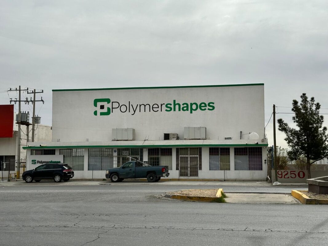 Centro de distribución Polymershapes en Ciudad Juarez con soluciones en plásticos de ingeniería.